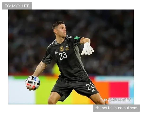 阿斯顿维拉门将马丁内斯热身时突感不适，临场退出比赛